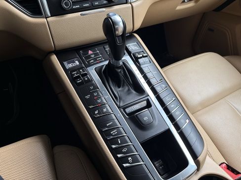 Used 2018 Porsche Macan Sport Edition image 22