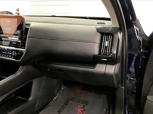 Used 2024 Nissan Pathfinder SV image 16