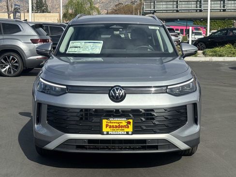 New 2026 Volkswagen Tiguan SE image 2