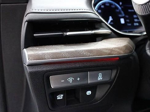 Used 2023 Genesis G80 image 22