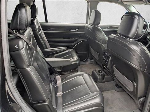 Used 2022 Jeep Grand Cherokee L Limited AWD/4WD image 23