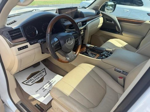 Used 2019 Lexus LX 570 4WD w/ Luxury Package image 15