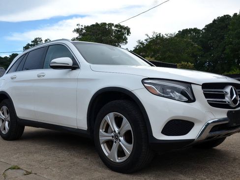 Used 2018 Mercedes-Benz GLC 300 4MATIC image 4