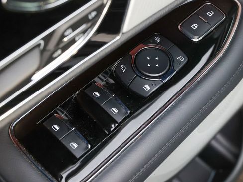 Used 2024 Lincoln Navigator Reserve image 6