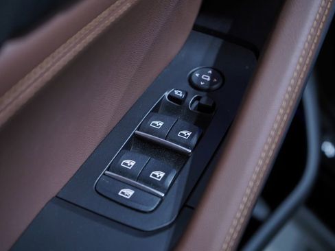 Used 2024 BMW X6 xDrive40i w/ Executive Package image 17