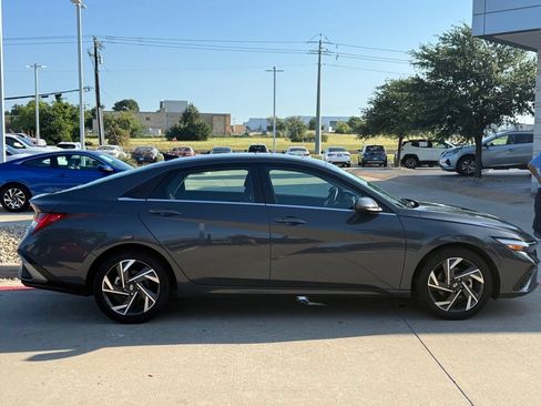 Used 2024 Hyundai Elantra SEL w/ Convenience Package FWD image 6