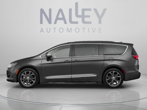 Used 2020 Chrysler Pacifica Limited w/ Tire & Wheel Group FWD image 2