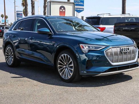 Used 2019 Audi e-tron Prestige w/ Prestige Package AWD/4WD image 3