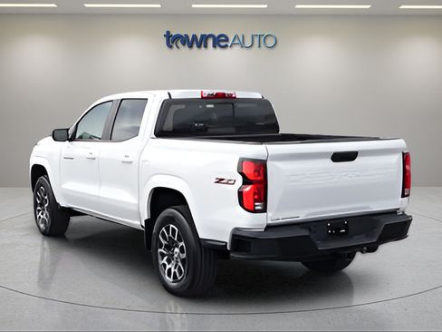 Used 2023 Chevrolet Colorado Z71 w/ Z71 Convenience Package 2 AWD/4WD image 3