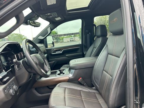 Used 2024 Chevrolet Silverado 2500 High Country w/ High Country Premium Package AWD/4WD image 22