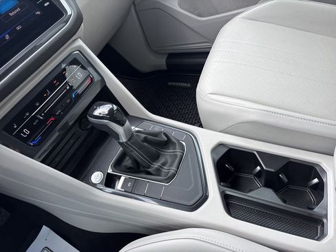 Used 2023 Volkswagen Tiguan SE FWD image 19