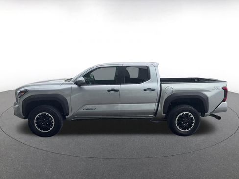 Used 2025 Toyota Tacoma TRD Off-Road AWD/4WD image 9