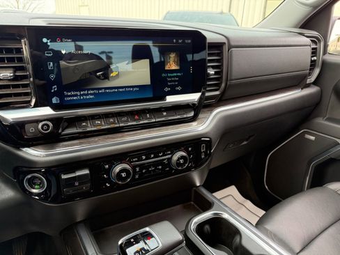 Used 2022 Chevrolet Silverado 1500 LTZ image 30