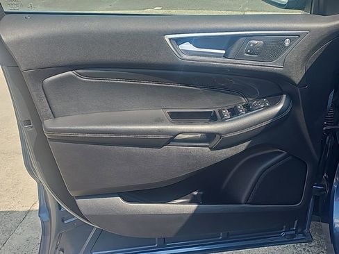Used 2019 Ford Edge Titanium w/ Equipment Group 301A AWD/4WD image 15