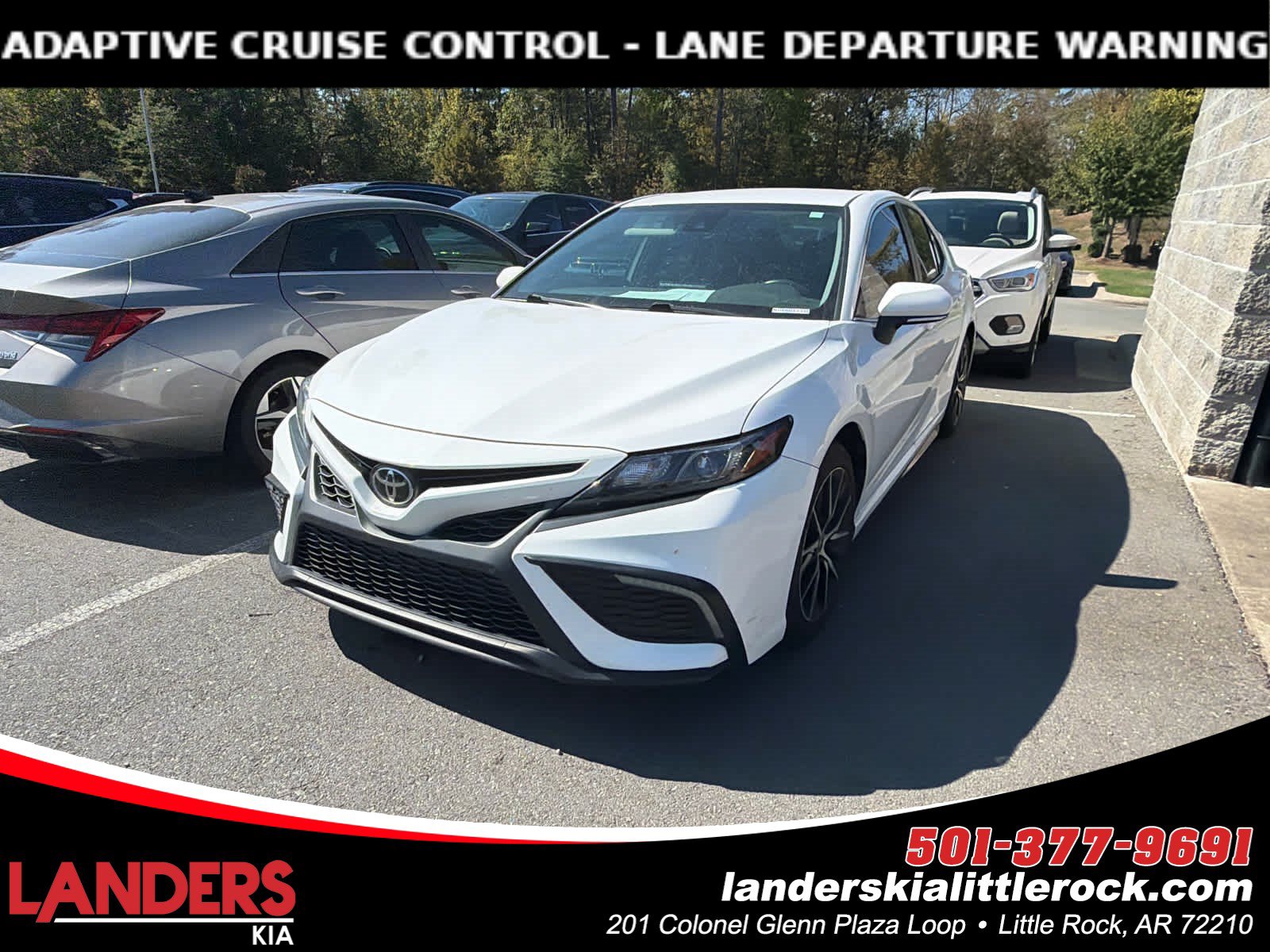 Used 2022 Toyota Camry SE FWD image 1
