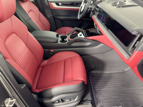 Used 2026 Porsche Cayenne Coupe image 30