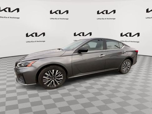Used 2025 Nissan Altima 2.5 SV AWD/4WD image 1