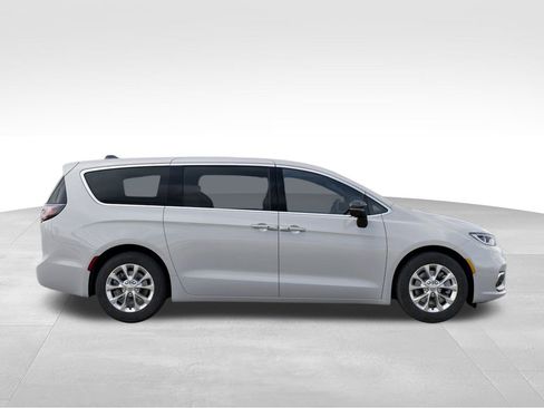 New 2026 Chrysler Pacifica Limited image 21