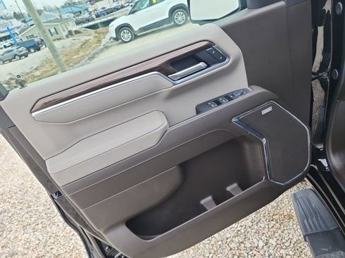 Used 2025 Chevrolet Silverado 1500 LT Trail Boss w/ Convenience Package II image 17