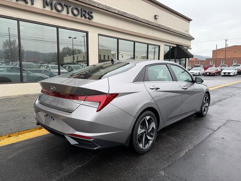 Used 2023 Hyundai Elantra Limited image 3