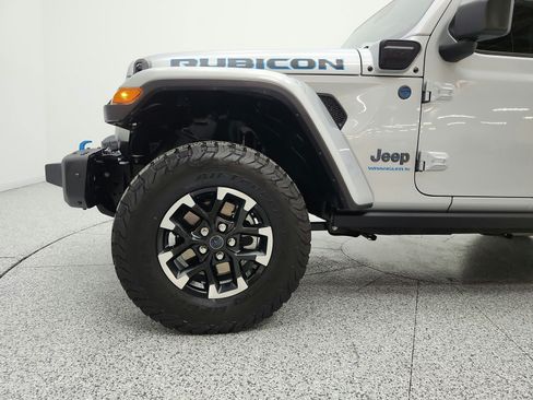 Used 2024 Jeep Wrangler Unlimited Rubicon 4xe AWD/4WD image 21