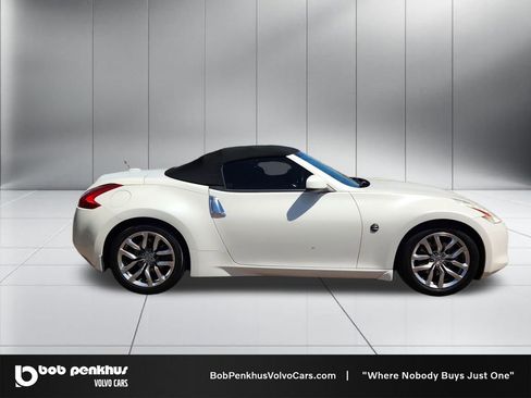 Used 2010 Nissan 370Z Roadster RWD image 24