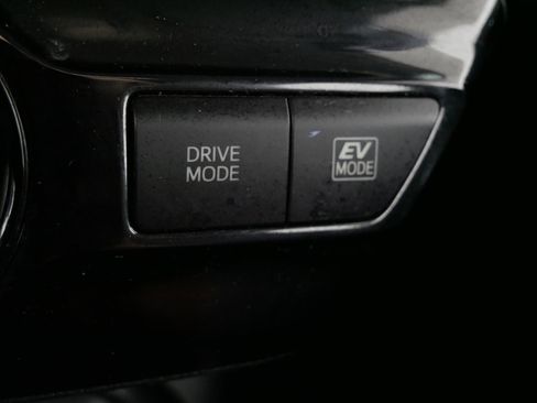 Used 2022 Toyota Prius LE image 30