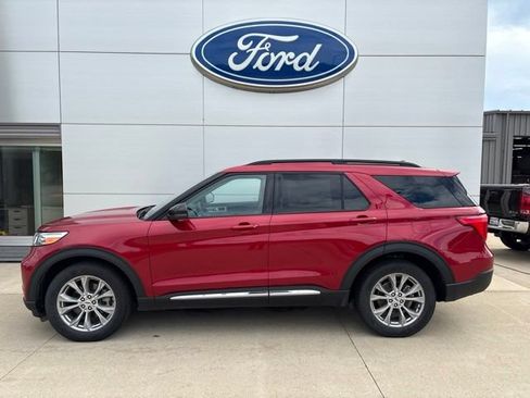 Used 2024 Ford Explorer XLT w/ Equipment Group 202A AWD/4WD image 3
