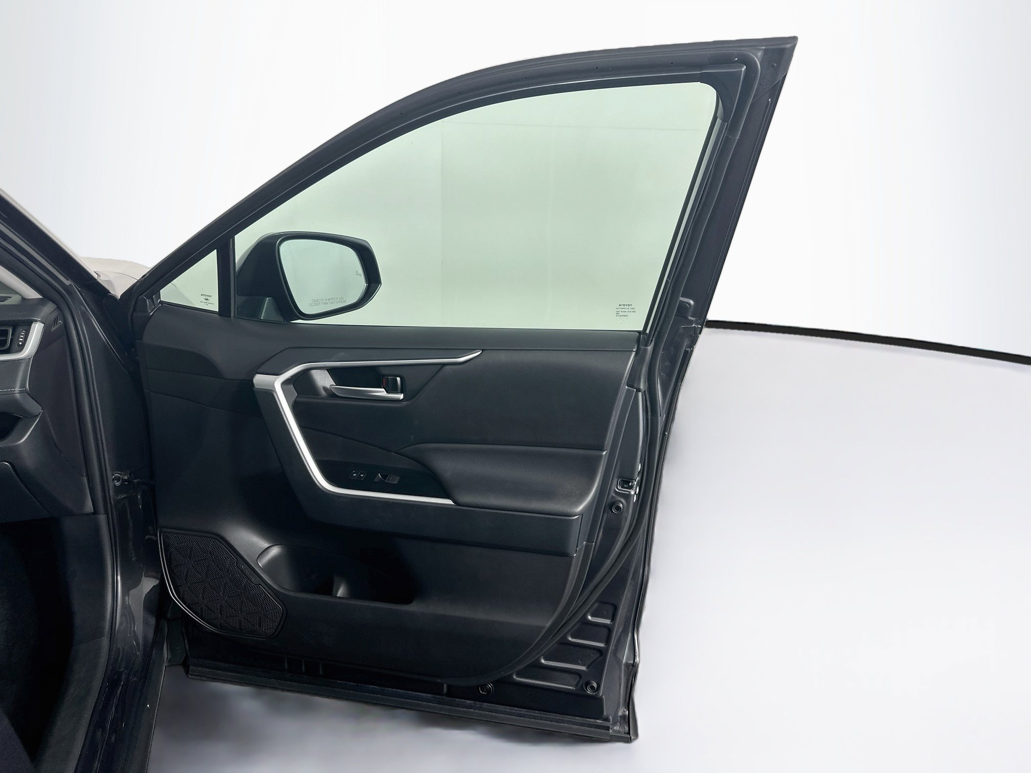 Used 2025 Toyota RAV4 XLE AWD/4WD image 32