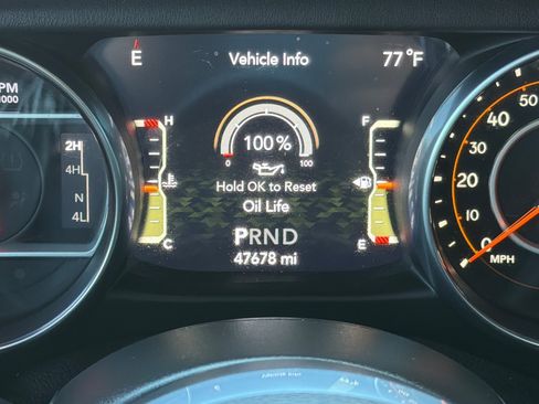 Used 2021 Jeep Wrangler Unlimited Sahara AWD/4WD image 28