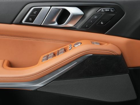 Certified 2025 BMW X7 xDrive40i image 16