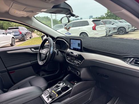 Used 2022 Ford Escape SEL w/ Technology Package FWD image 14