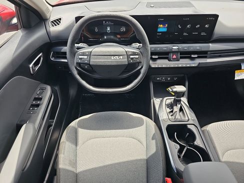 New 2025 Kia K4 LXS image 10