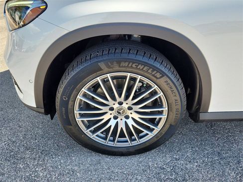 New 2025 Mercedes-Benz GLC 300 4MATIC image 11