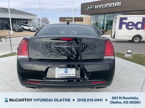 Used 2022 Chrysler 300 Touring L w/ Comfort Group RWD image 16