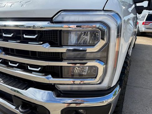 Used 2023 Ford F250 Lariat w/ FX4 Off-Road Package AWD/4WD image 11