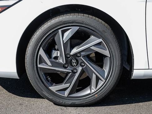 New 2026 Hyundai Elantra Limited FWD image 11