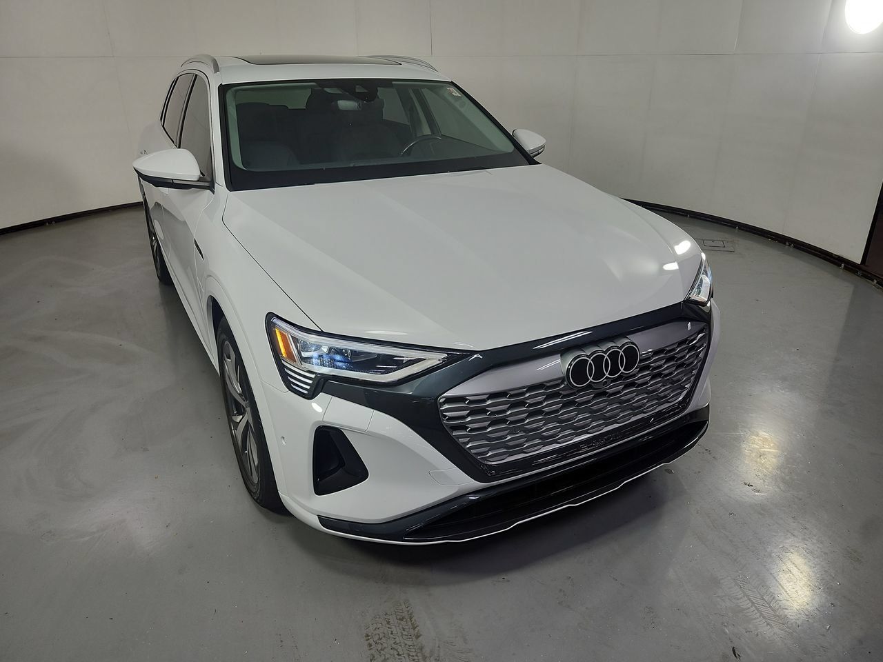 Used 2024 Audi Q8 e-tron Premium Plus w/ Premium Plus Package AWD/4WD image 33