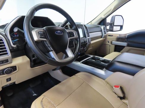 Used 2017 Ford F250 Lariat w/ Lariat Value Package AWD/4WD image 13