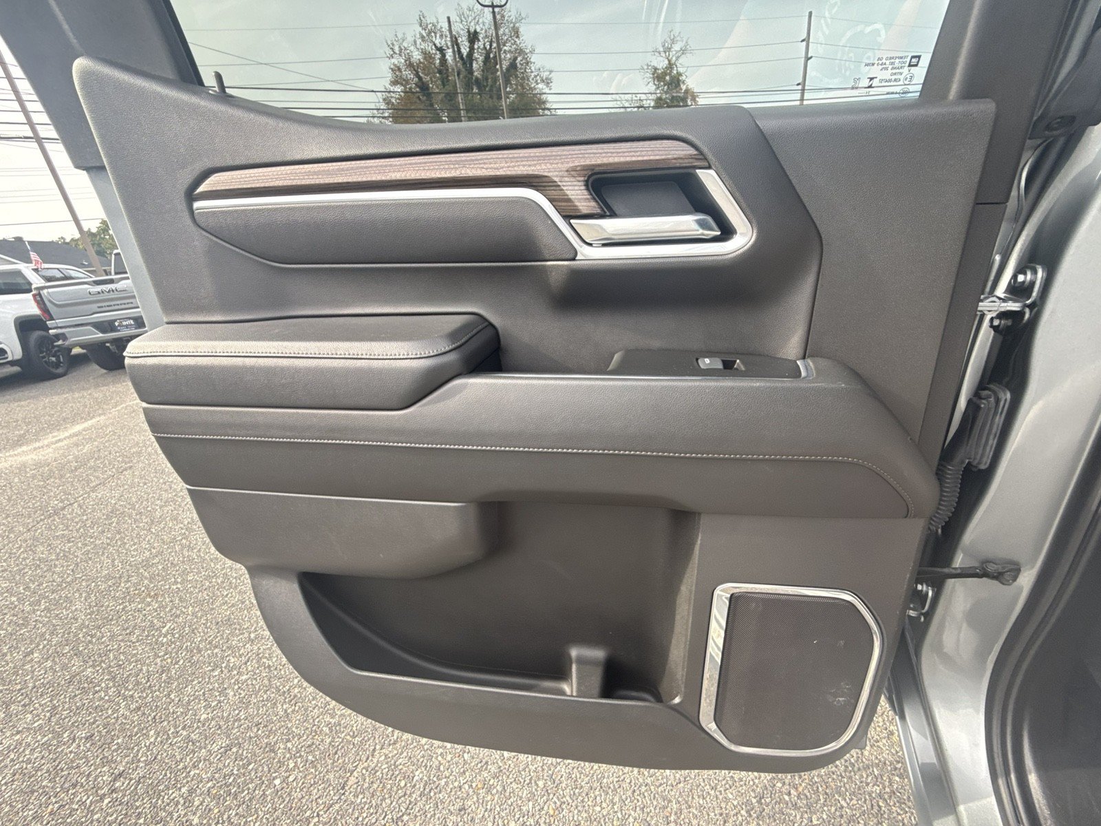 Used 2025 Chevrolet Silverado 1500 LT RWD image 29