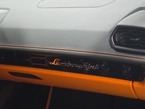 Used 2024 Lamborghini Huracan EVO image 22