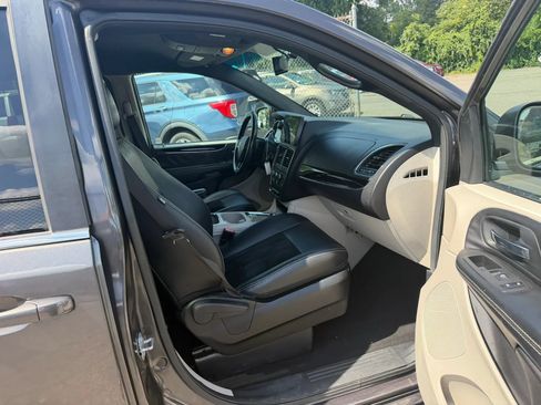 Used 2017 Dodge Grand Caravan SXT FWD image 26