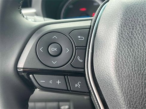 Certified 2024 Toyota Venza XLE image 23