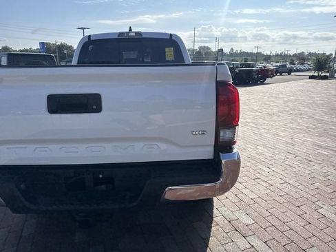 Used 2022 Toyota Tacoma SR5 AWD/4WD image 11