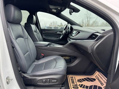 Used 2022 Buick Enclave Essence image 20