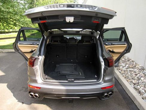 Used 2018 Porsche Cayenne S w/ Premium Package Plus AWD/4WD image 32