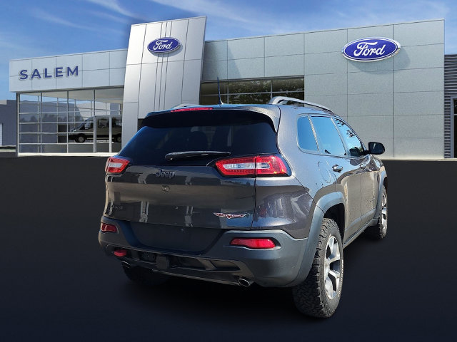 Used 2017 Jeep Cherokee Trailhawk w/ Cold Weather Group AWD/4WD image 3