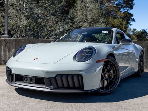 Used 2025 Porsche 911 Carrera 4 GTS AWD/4WD image 7