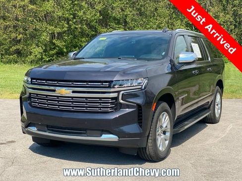 Used 2023 Chevrolet Suburban Premier AWD/4WD image 3