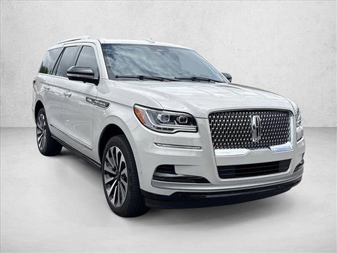 Used 2024 Lincoln Navigator Reserve AWD/4WD image 4